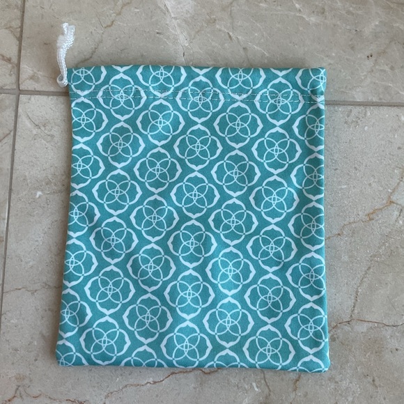 Kendra Scott Elisa Necklace - Picture 7 of 7